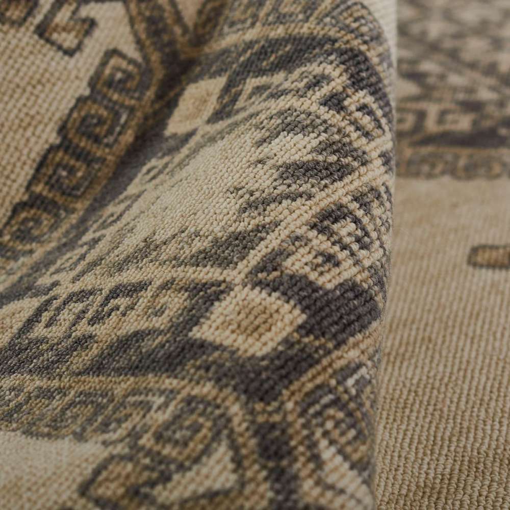 A rolled edge view of Momeni Anatolia Indoor Rug - ANA-10 Charcoal