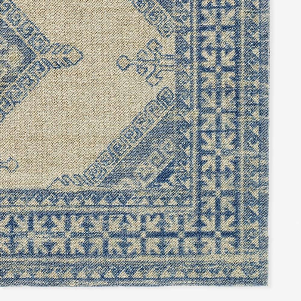 Close-up of Momeni Anatolia Indoor Rug - ANA-10 Ivory highlights its intricate border pattern
