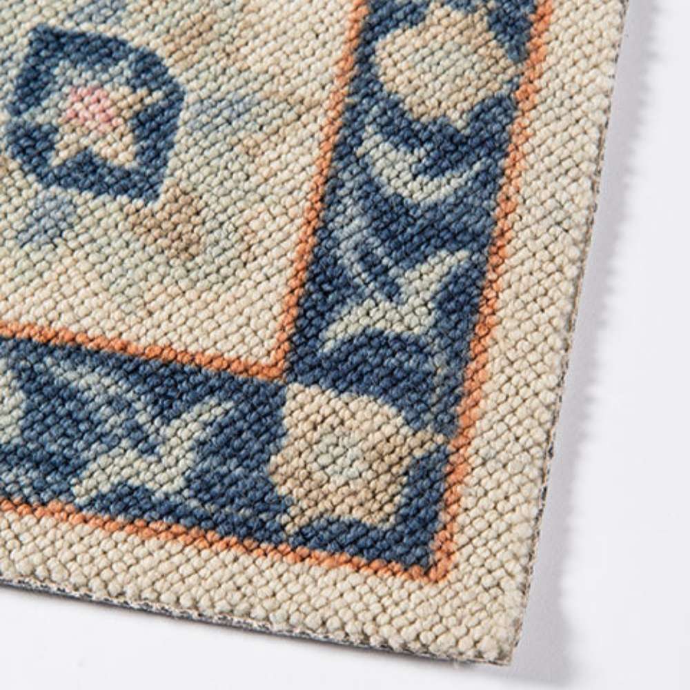 Corner detail of Momeni Anatolia Indoor Rug - ANA-8 Navy highlights its fine craftsmanship and intricate border pattern