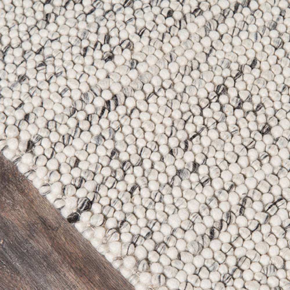 Corner view of Momeni Andes Indoor Rug - AND-8 Ivory